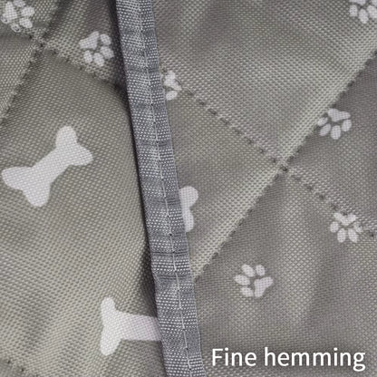 Close-up of the hemmed edge and quilted stitching on the liner fabric